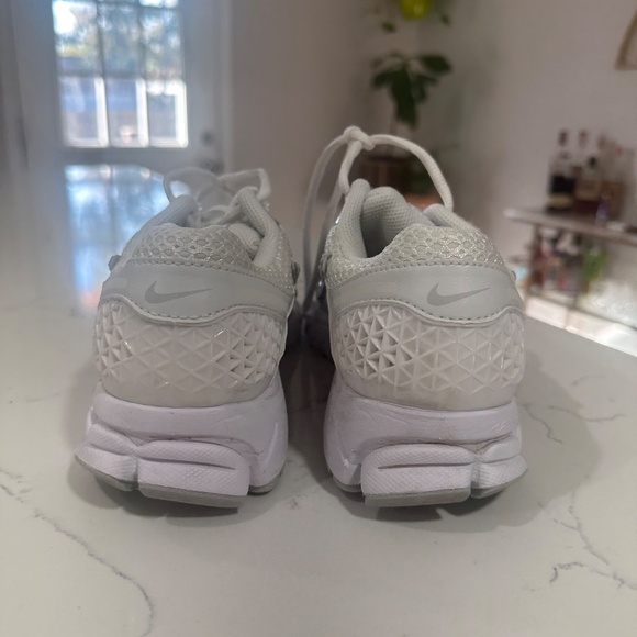 Women Nike Vomero 7.5 - Picture 3 of 4